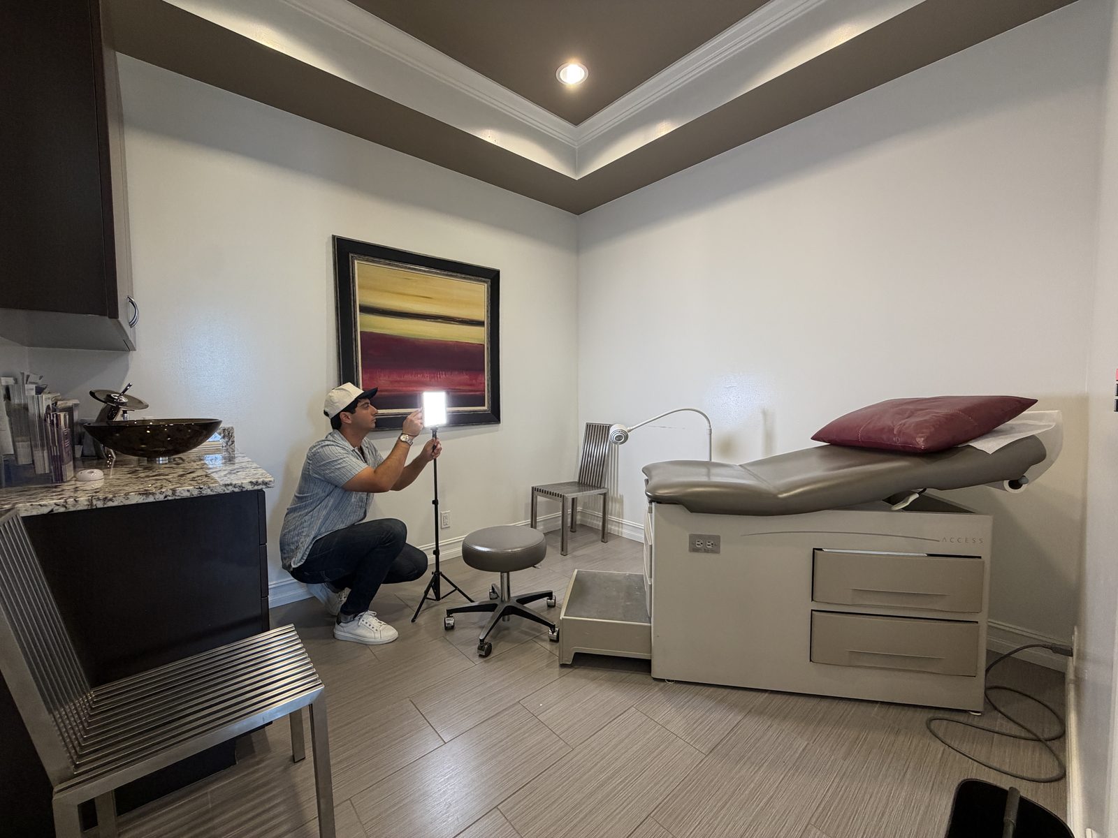 Aaron Leibowitz setting up a light on location at a client's office in Wellington, Florida.